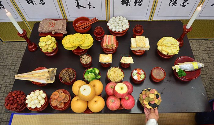 Picture 1 of What are the differences between rice tray and Lunar New Year holidays?