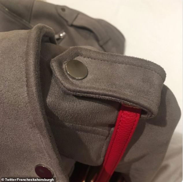 Picture 1 of What do you think of the button on the shoulder button?