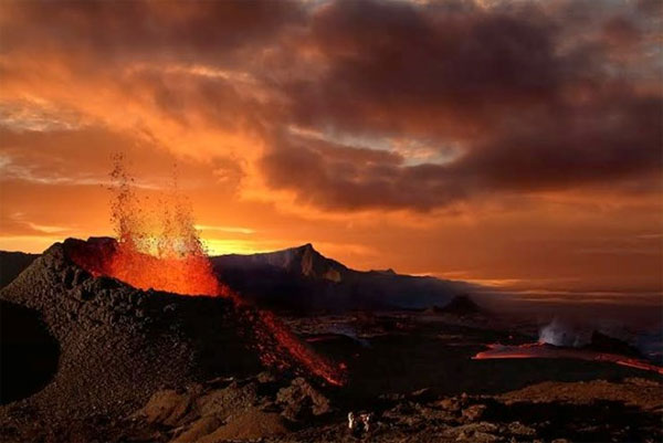 Picture 1 of What happens if all the volcanoes on Earth erupt?