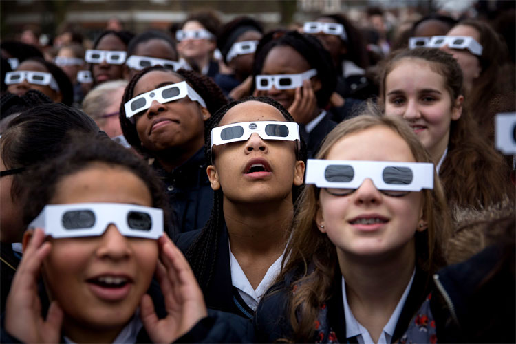 Picture 3 of What happens if we stare at the Sun?