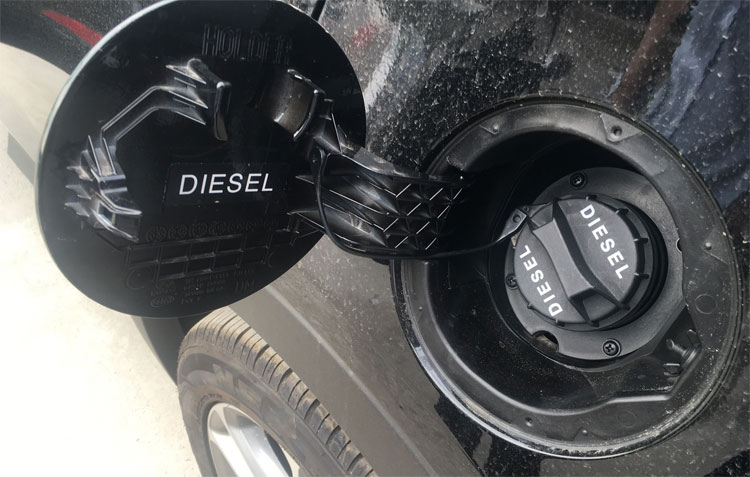 Picture 2 of What happens when pumping wrong gasoline into oil-powered cars?
