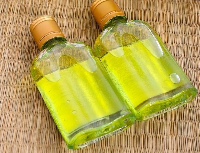 Picture 1 of What is cajeput oil?  Uses of cajeput oil