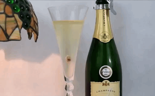 Picture 1 of What is surprisingly interesting when it comes to putting raisins in champagne?