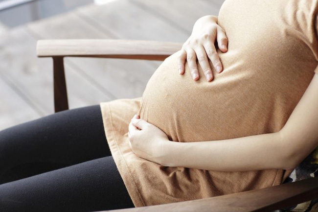 Picture 3 of What the hell can happen: Women can continue to conceive even while pregnant
