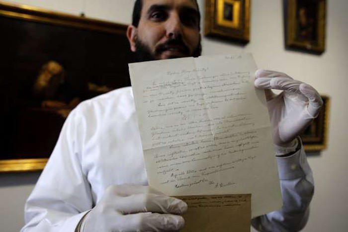 Picture 5 of What was Einstein's bid for a million dollar auction?