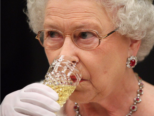 Picture 10 of What will the Queen's daily food have?