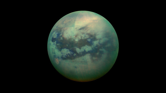 Picture 4 of What's interesting on Saturn?