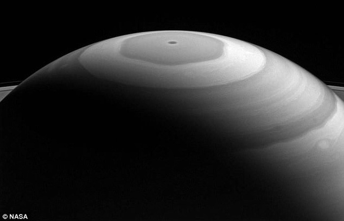 Picture 5 of What's interesting on Saturn?