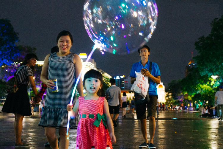 Picture 4 of What's so hot in the bubble bubble?