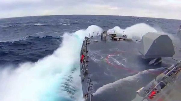 Picture 7 of When modern warships confront ... sea storms