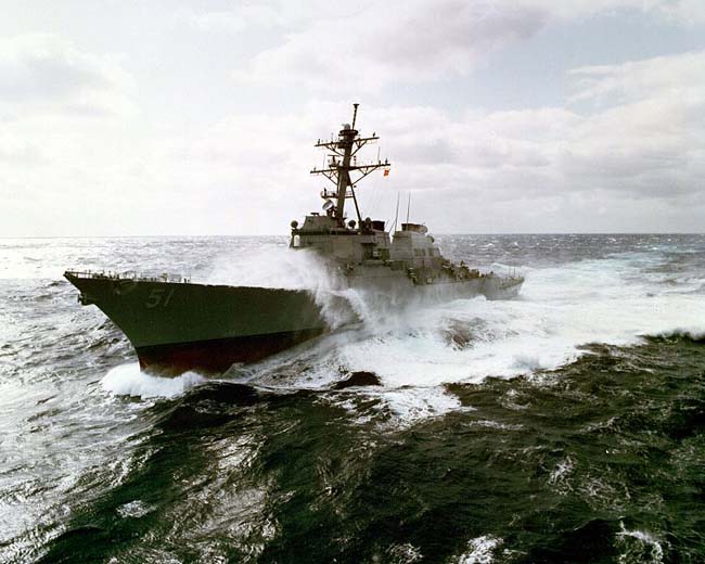 Picture 8 of When modern warships confront ... sea storms