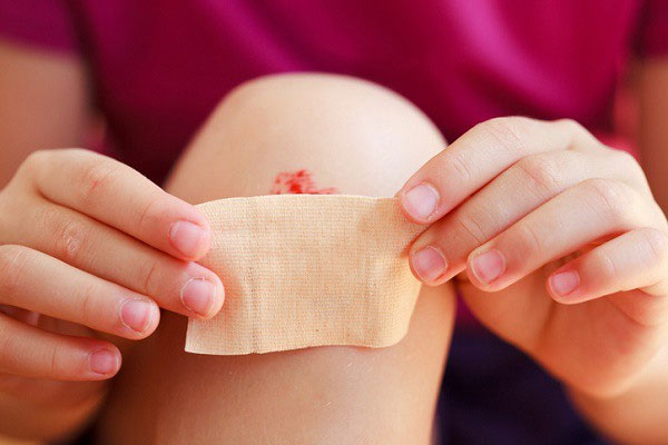 Picture 3 of When removing individual adhesive tape, should it be jerked gently or gently, it will be less painful?