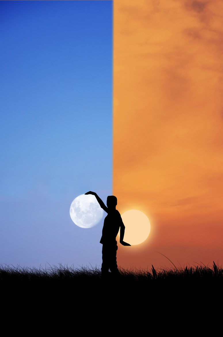 Picture 1 of When the photographer plays with the moon!