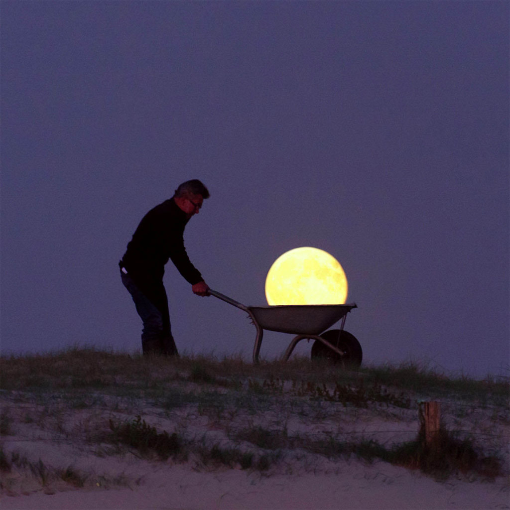 Picture 12 of When the photographer plays with the moon!