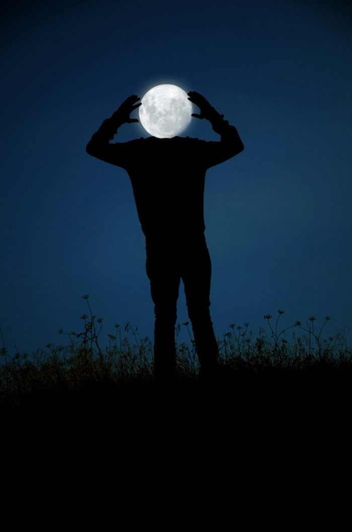 Picture 6 of When the photographer plays with the moon!