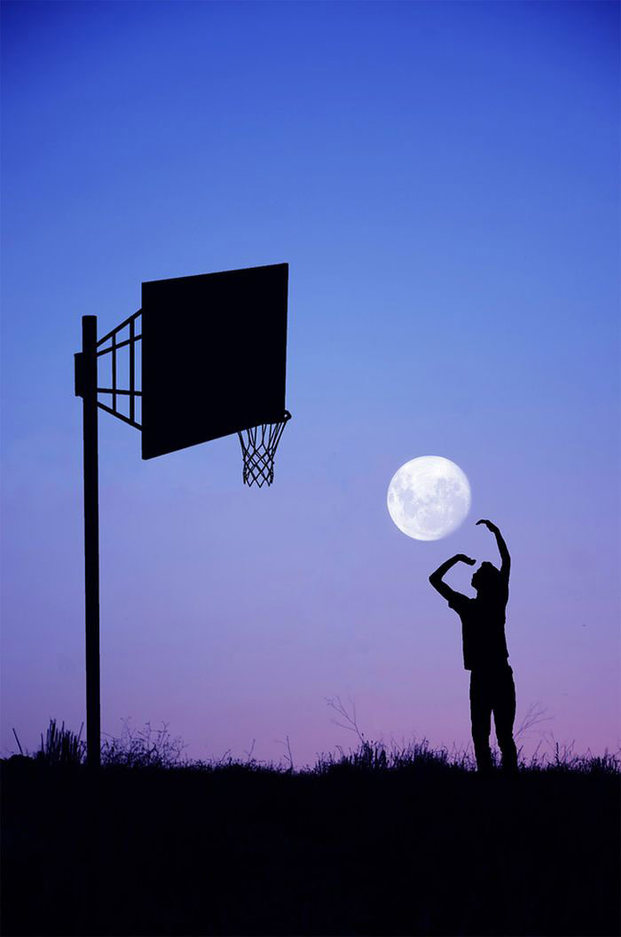 Picture 7 of When the photographer plays with the moon!