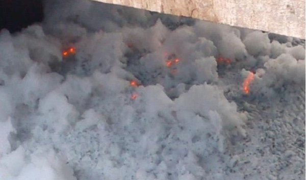 Picture 7 of White poisonous foam-polluted lake caught fire