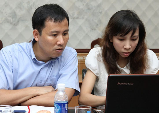Picture 2 of Who is the electronic textbook for?