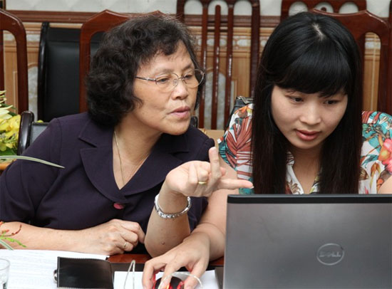 Picture 8 of Who is the electronic textbook for?
