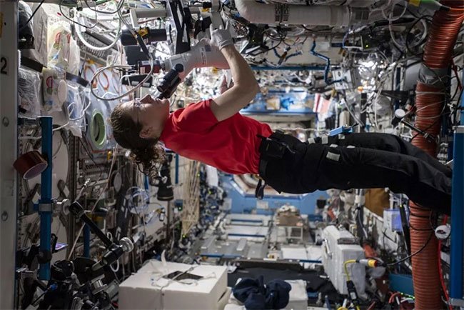 Picture 7 of Who is the female astronaut who set the longest working record in the universe?