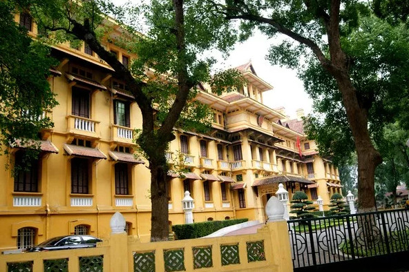 Picture 6 of Why are all old villas painted yellow?