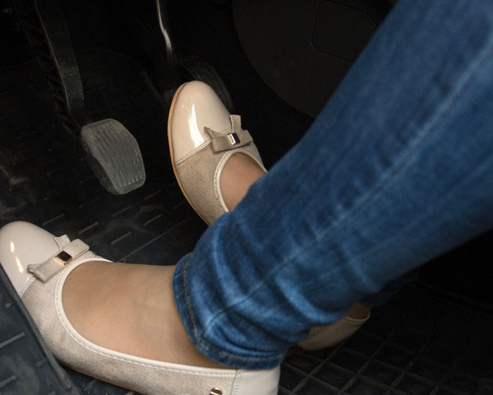 Why are high-heeled shoes the culprits causing tragic accidents in the streets? images 5