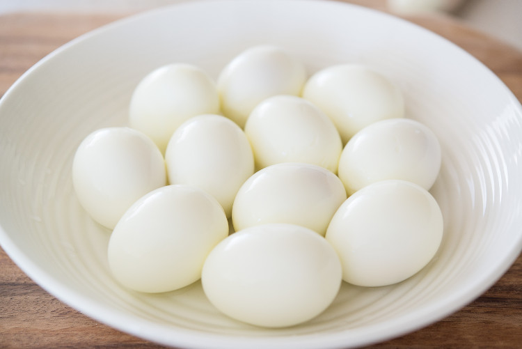 Picture 1 of Why can boil eggs in a microwave oven?
