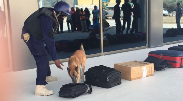 Picture 4 of Why can terrorists bring disguised bombs into laptops over the airport without being detected?