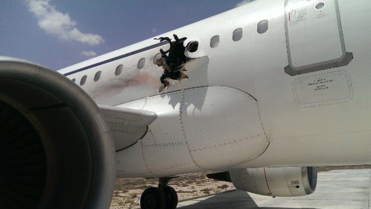 Picture 6 of Why can terrorists bring disguised bombs into laptops over the airport without being detected?