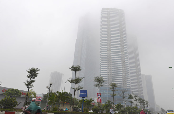Picture 1 of Why did Hanoi sink in a dense fog from morning to afternoon?