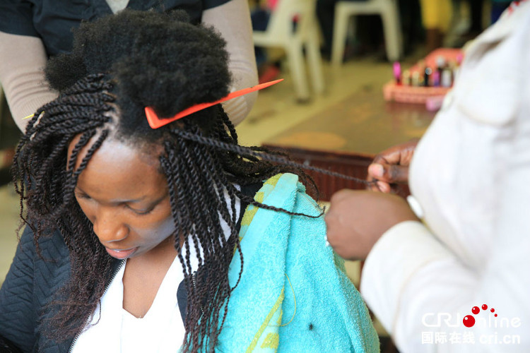 Picture 3 of Why do African women always have such strange curls?
