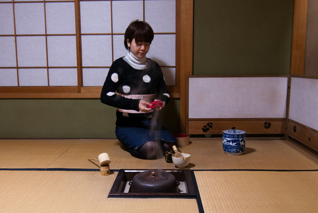 Picture 1 of Why do Japanese still like to sit on the floor?