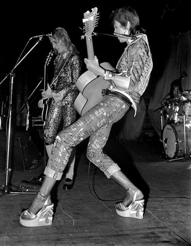 Picture 3 of Why do men no longer wear high heels?