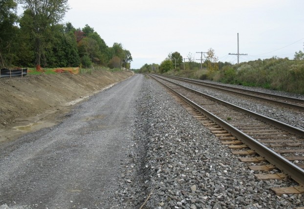 Picture 2 of Why do people spread stones along railroad tracks?