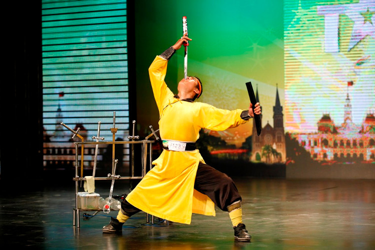 Picture 4 of Why do people swallow swords?