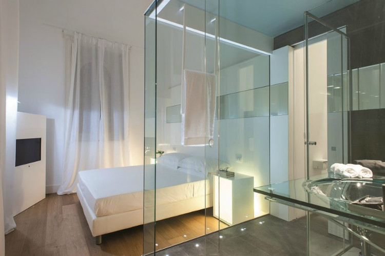 Picture 1 of Why do so many hotels make transparent bathrooms?
