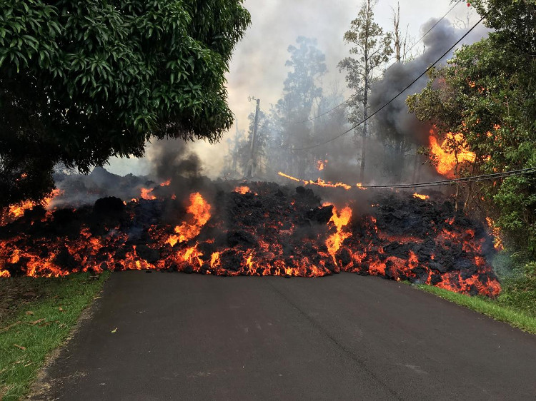 Picture 1 of Why do so many people live near volcanoes, challenge death?