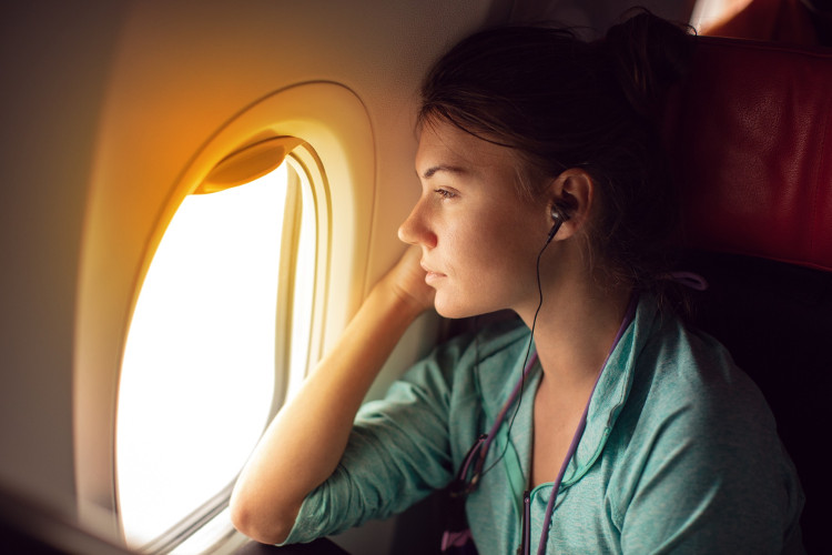 Picture 1 of Why do some people on the plane cry like rain?