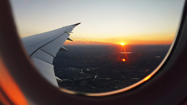 Picture 2 of Why do some people on the plane cry like rain?