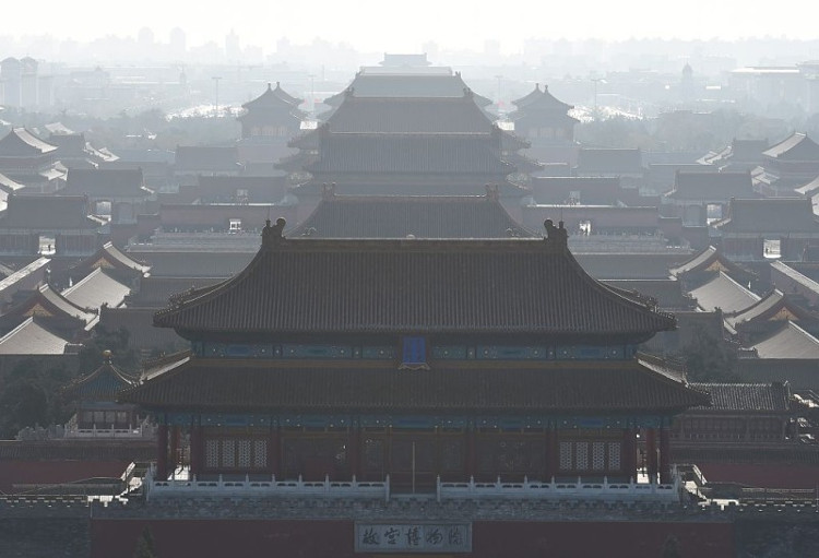 Picture 3 of Why does Tam Dai Dien in the Forbidden City not have a tree shadow?