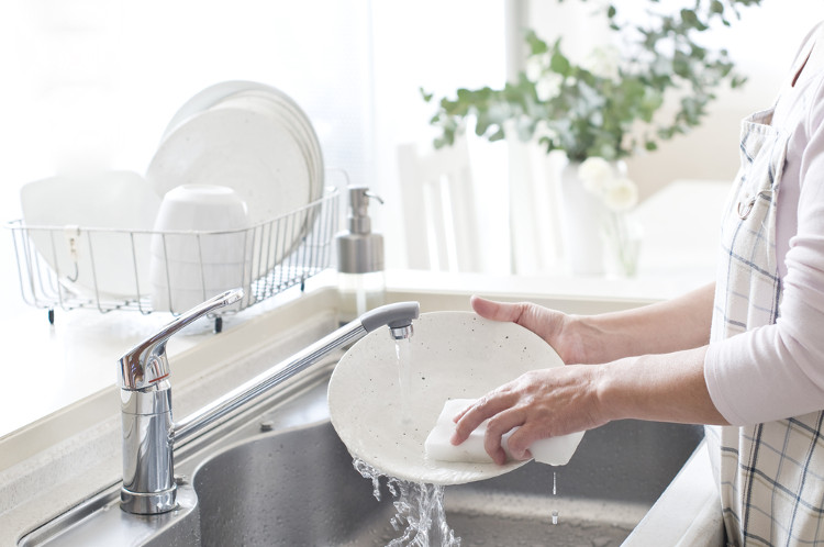 Picture 1 of Why is Bill Gates still washing dishes every night?