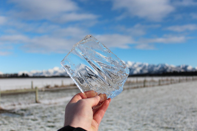 Picture 4 of Why is ice water white, others clear?