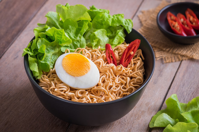 Picture 1 of Why is instant noodles dark yellow?