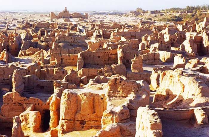 Picture 1 of Why is the ancient castle of Lan Lan missing?
