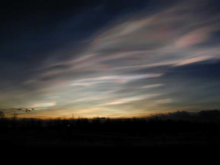 Picture 2 of Why is the ozone hole concentrated in Antarctica?