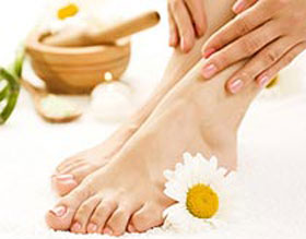 Picture 1 of Why men love women small feet?