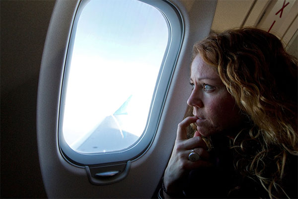 Picture 3 of Why need to turn off the phone, pull the window when the aircraft takes off / landed?