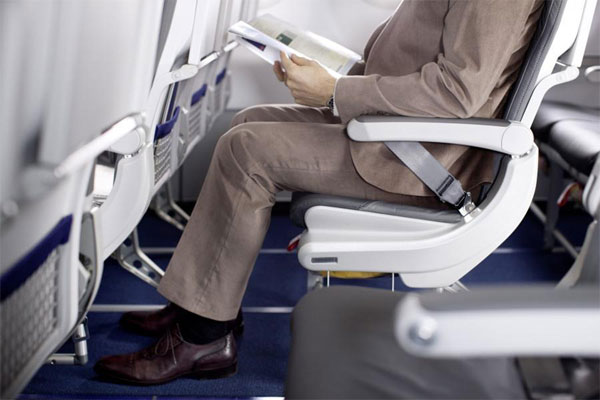 Picture 4 of Why need to turn off the phone, pull the window when the aircraft takes off / landed?