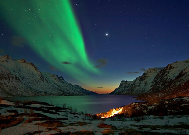 Picture 2 of Without magnetic fields, Venus still has an aurora