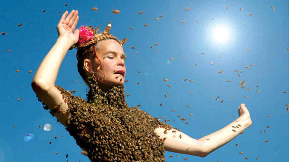 Picture 10 of Women who dare to 'challenge the god of death'